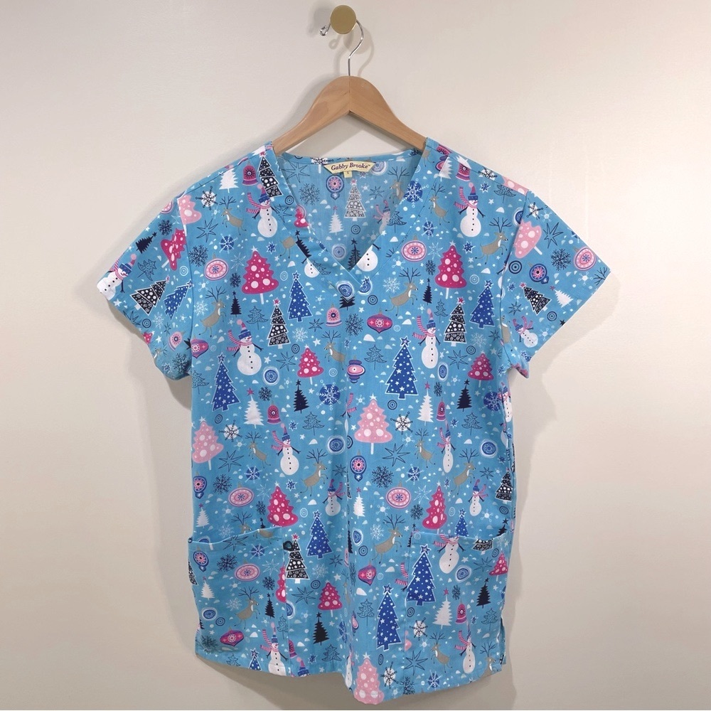 Gabby Brooke | Small Winter Christmas Scrub Top